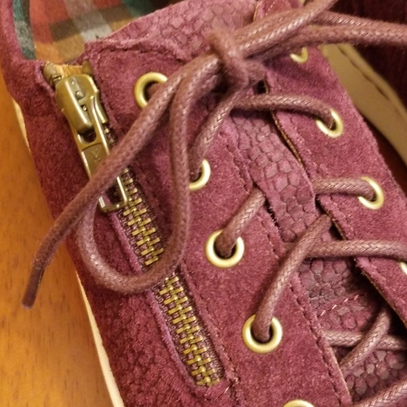 Born red suede lace up sneaker zipper plaid sole - Picture 3 of 8